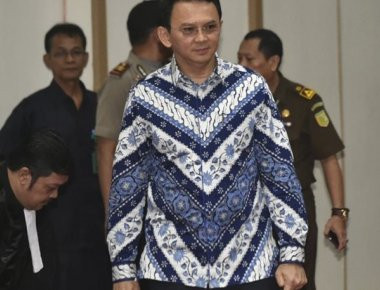 Ινδονήσια: Σε δυο χρόνια φυλακή καταδικάστηκε ο χριστιανός κυβερνήτης της Τζακάρτα γιατί έβρισε το κοράνι (φωτό)